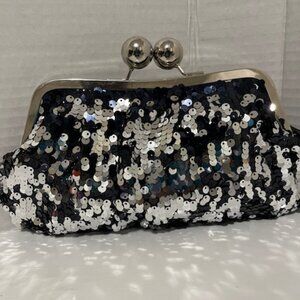 Sequined evening clutch.